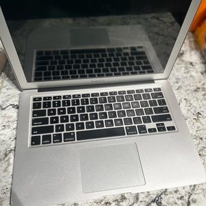 APPLE LAPTOP